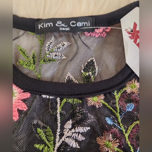 NWT Kim & Cami Ruffled Sleeve Top - Picture 6 of 6